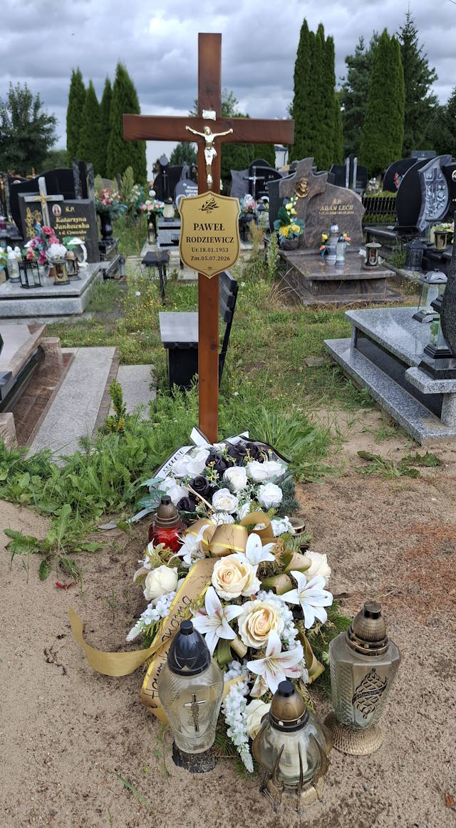 Grób PAWEŁ RODZIEWICZ