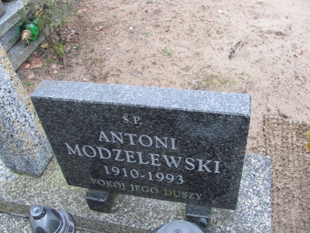 Antoni MODZELEWSKI 1910 Tczew - Grobonet - Wyszukiwarka osób pochowanych